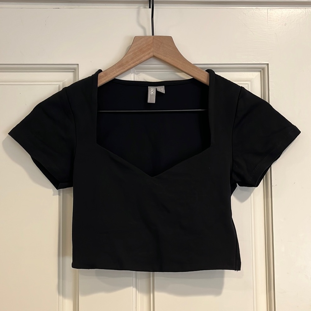 ASOS 🌟 NWOT Low-cut Black Crop Top